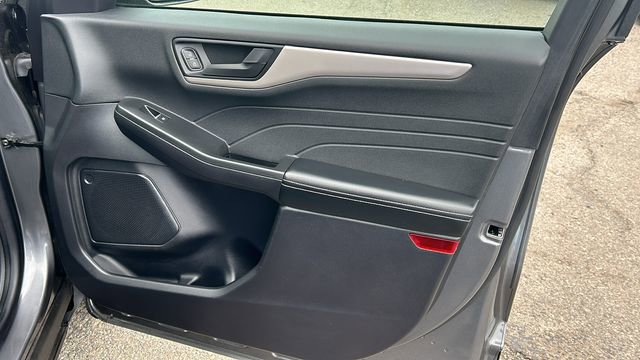 Certified 2022 Ford Escape SE w/ SE Sport Appearance Package image 10