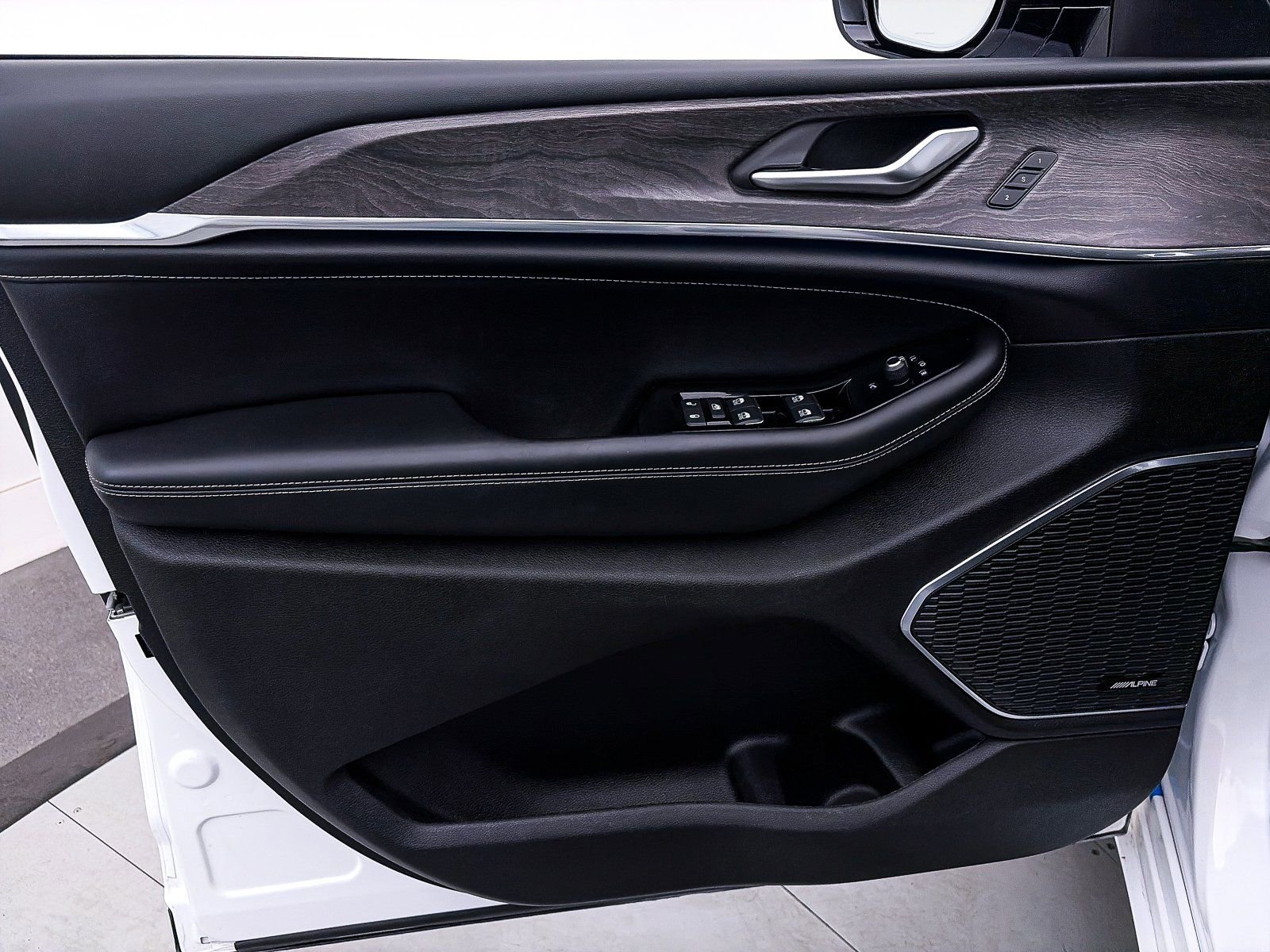 Used 2023 Jeep Grand Cherokee Overland image 17