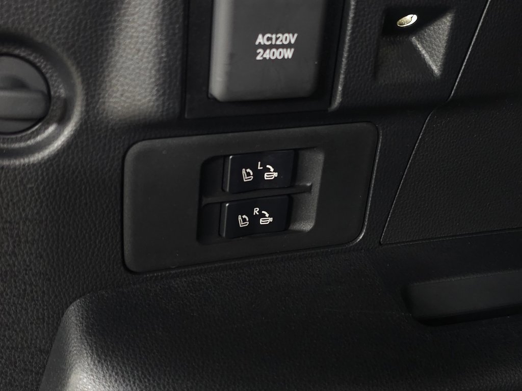 Used 2025 Lexus LX 700h F Sport image 7