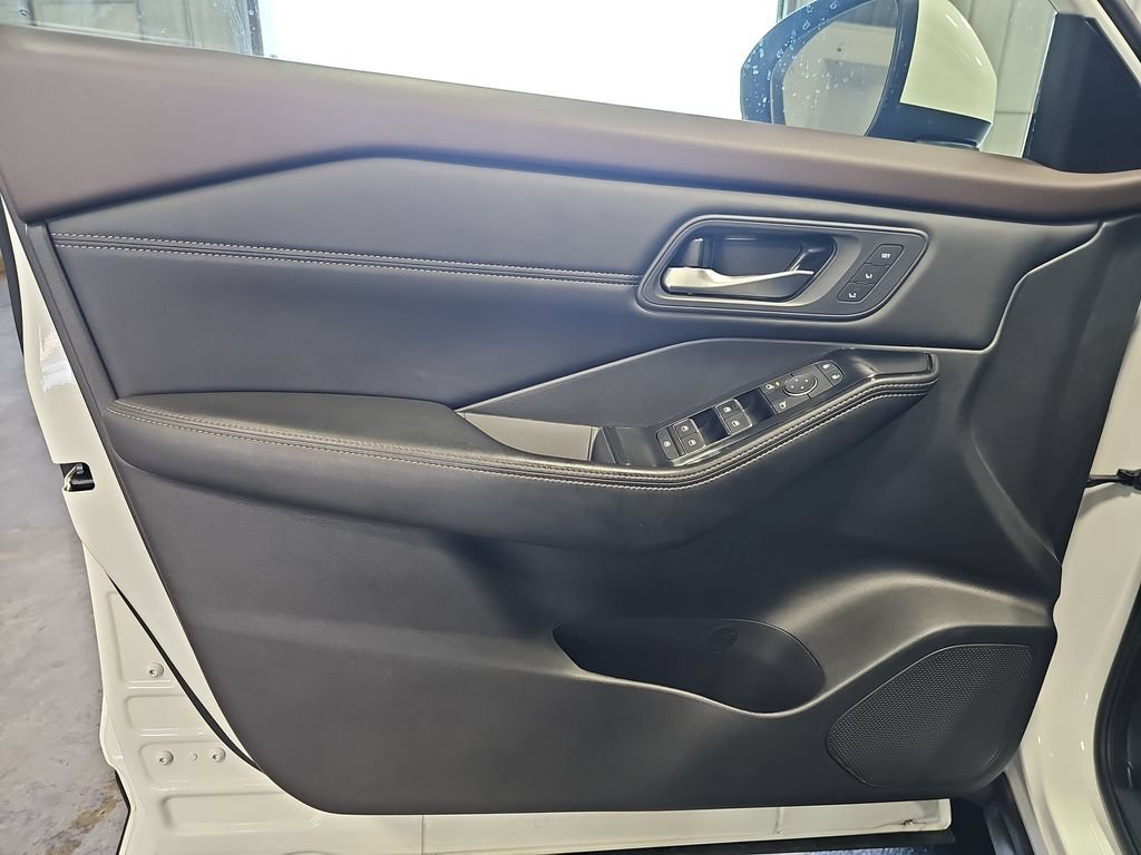 Used 2023 Nissan Rogue SL AWD/4WD image 26