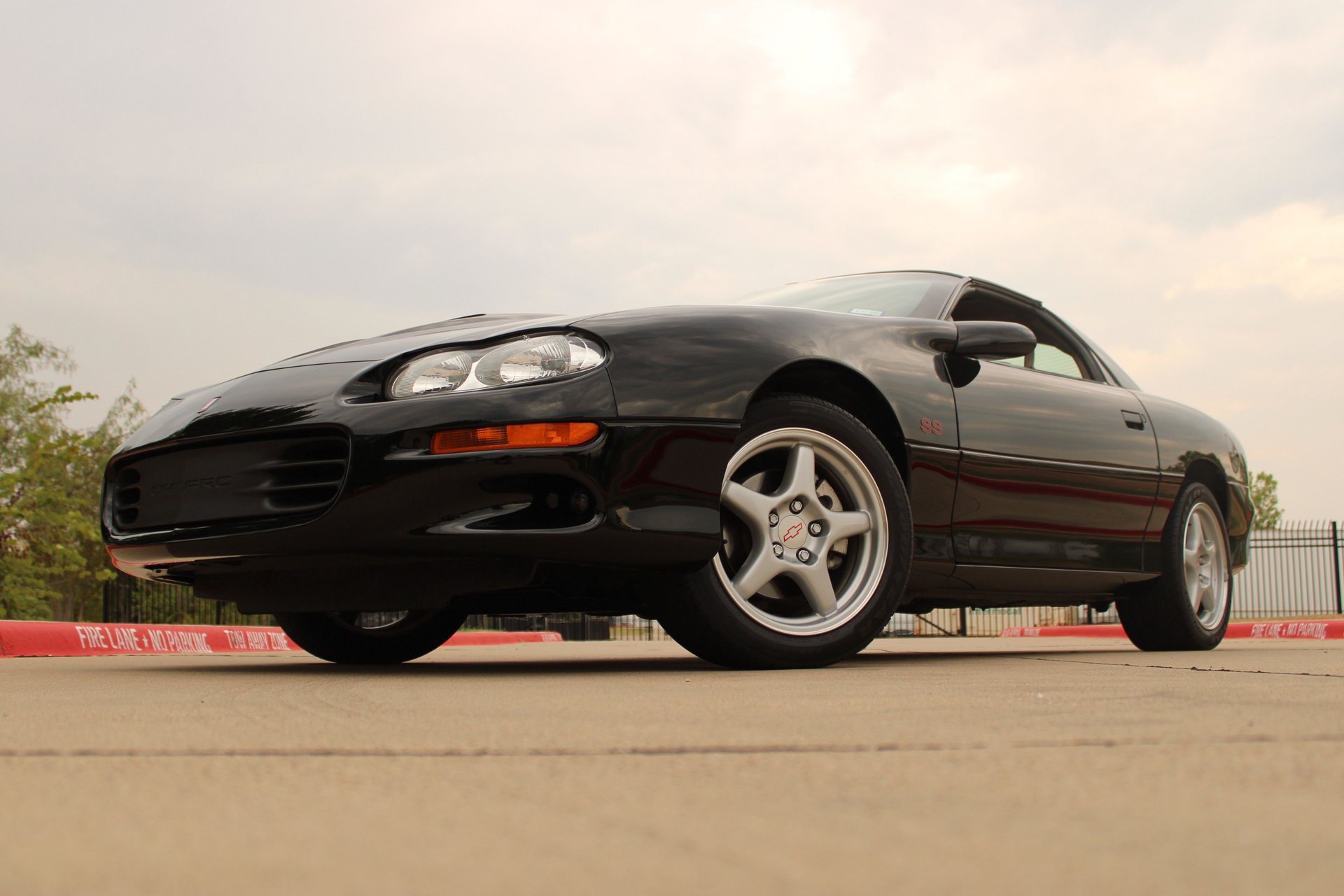 Used 1999 Chevrolet Camaro Z28 w/ SS Performance/Appearance Pkg RWD image 4
