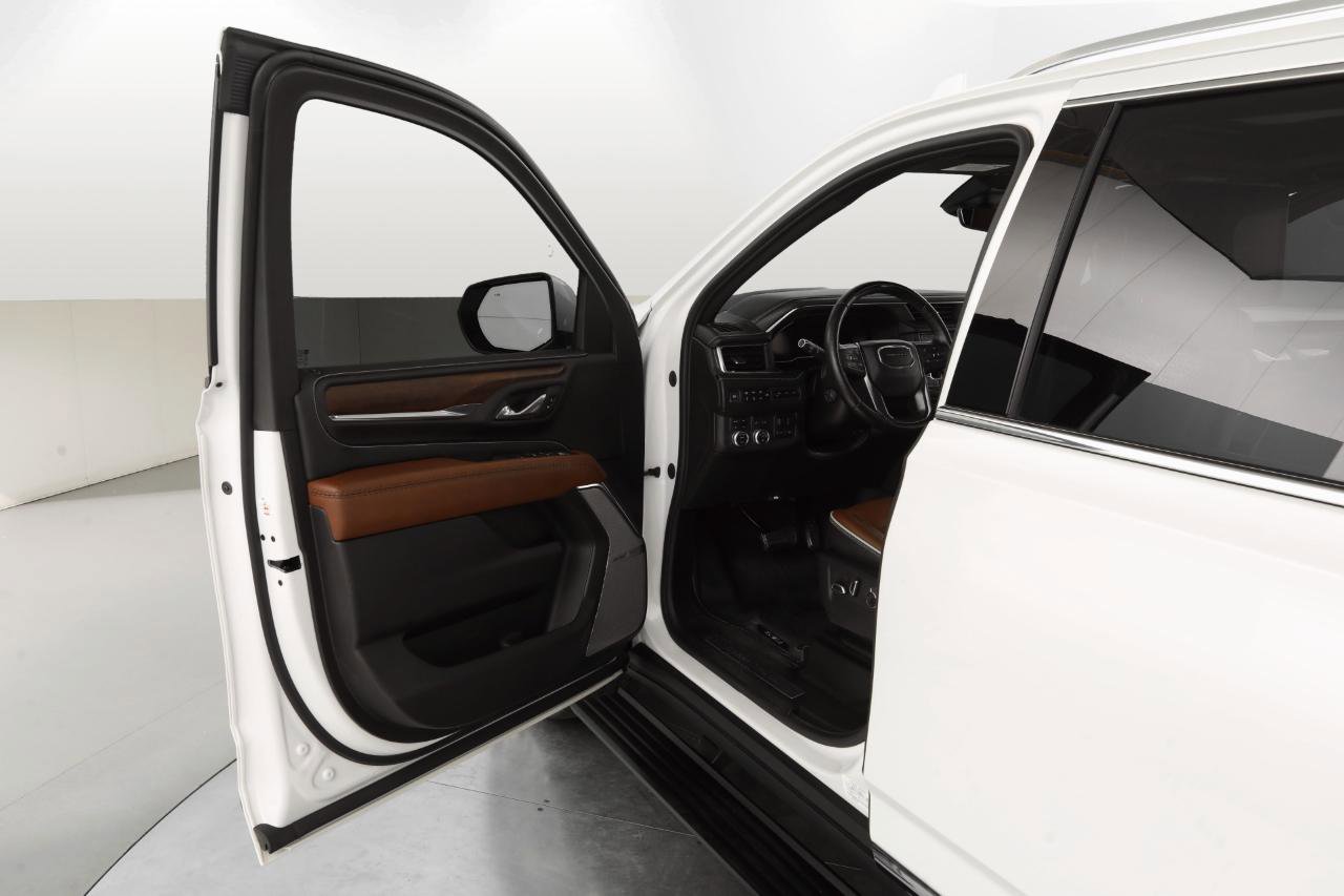 Used 2023 GMC Yukon XL Denali Ultimate image 12