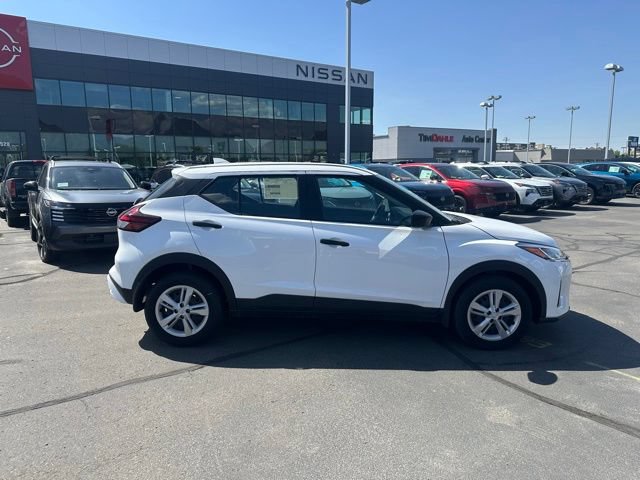 New 2025 Nissan Kicks Play S FWD image 13