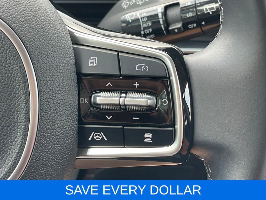 Used 2025 Kia Carnival EX FWD image 20