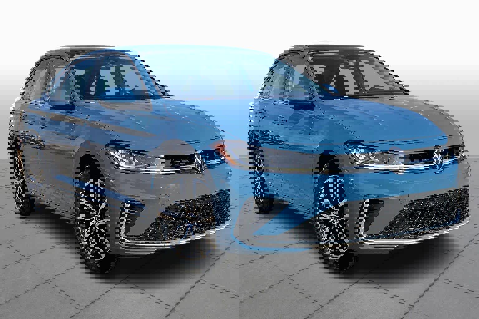 Used 2025 Volkswagen Jetta SE image 3