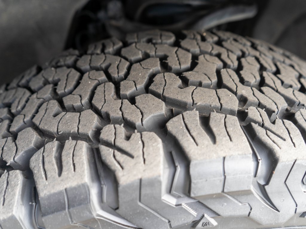 Used 2022 GMC Sierra 1500 SLT w/ SLT Premium Plus Package image 36