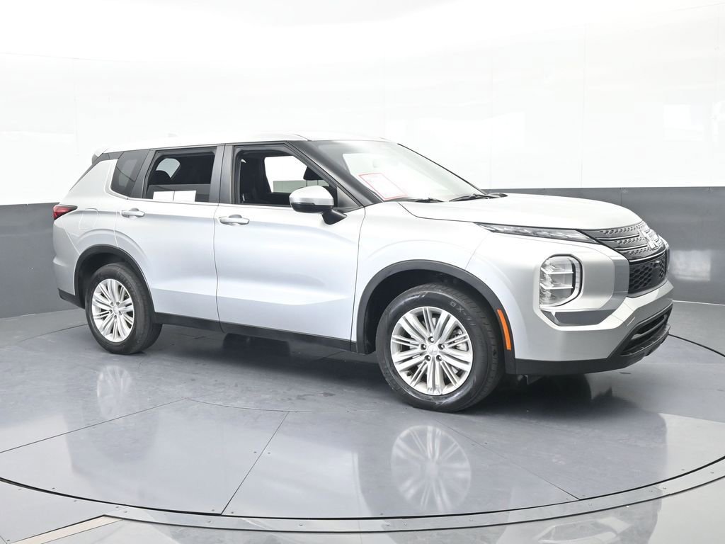 Used 2024 Mitsubishi Outlander ES image 8