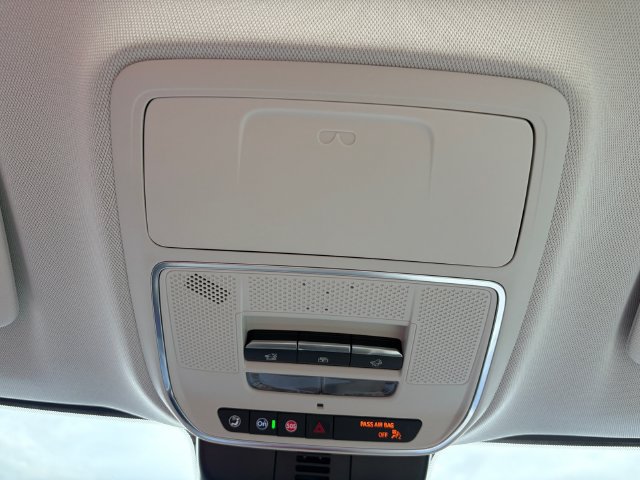 Used 2025 Buick Enclave Avenir w/ Super Cruise Package FWD image 17