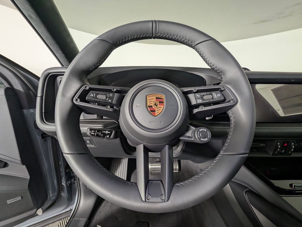 New 2026 Porsche Cayenne GTS image 38