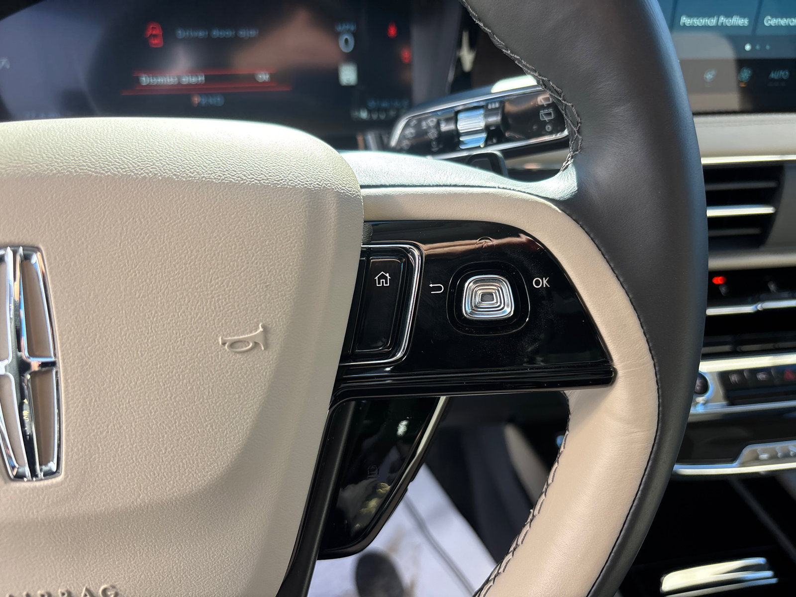 New 2026 Lincoln Corsair Reserve image 18