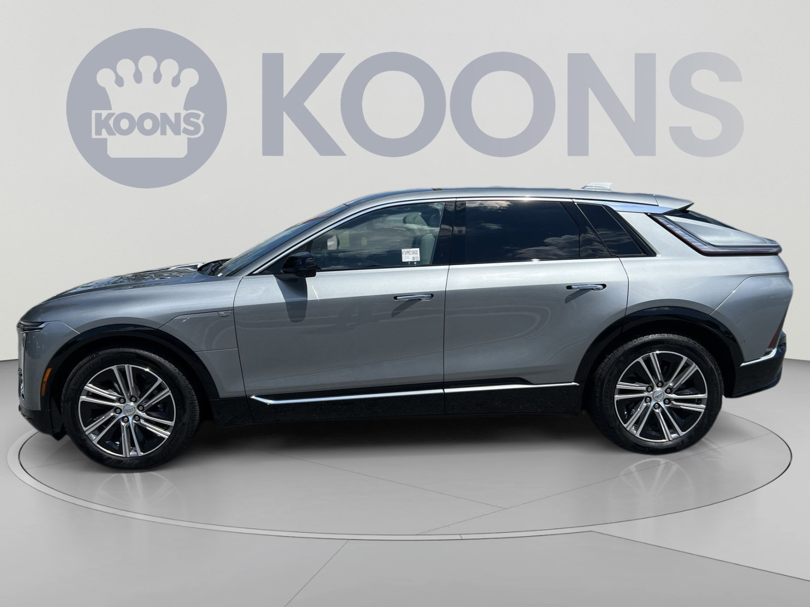 Used 2024 Cadillac Lyriq Luxury AWD/4WD image 2