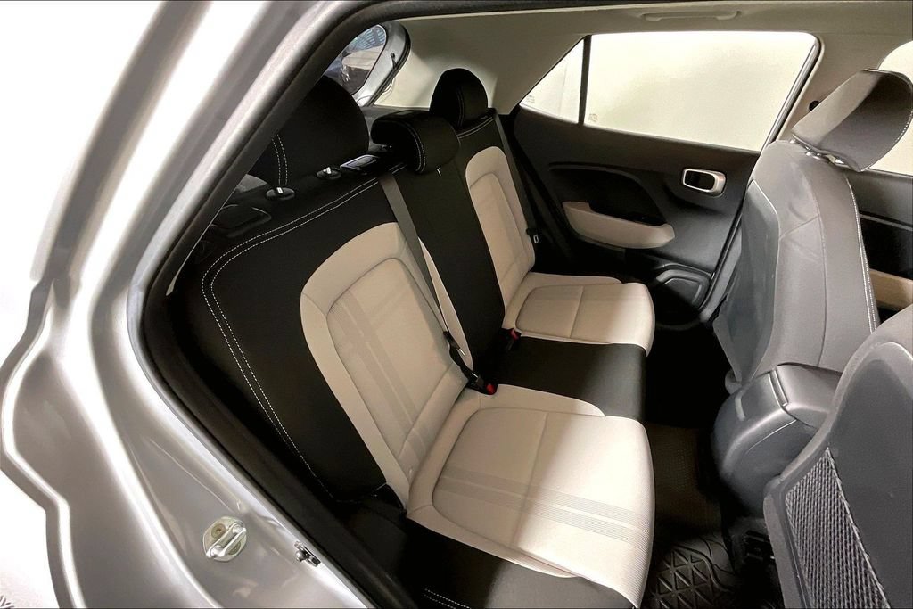 Used 2022 Hyundai Venue SEL FWD image 26