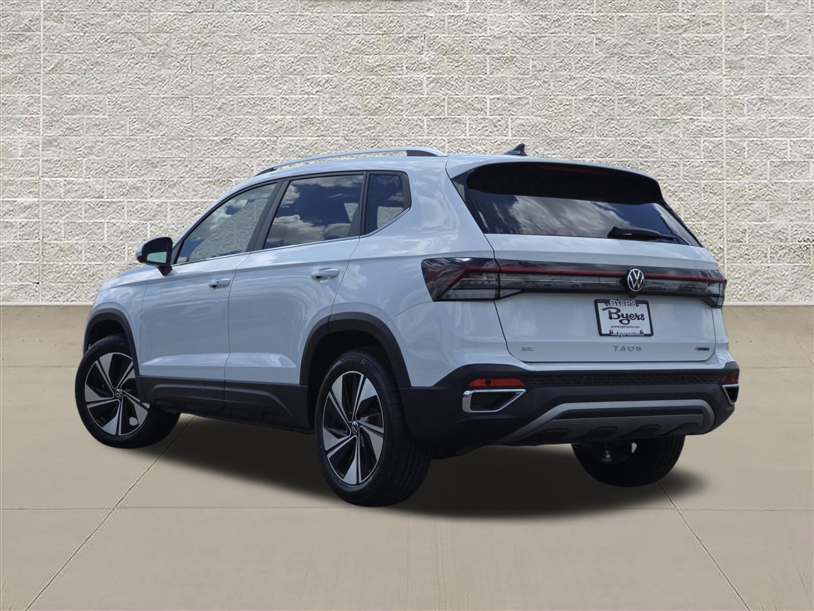 New 2026 Volkswagen Taos SE AWD/4WD image 5