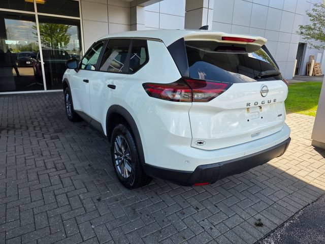 Used 2024 Nissan Rogue S AWD/4WD image 2