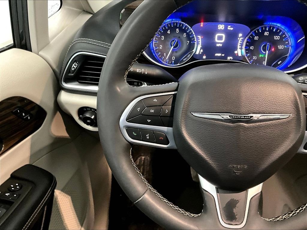 Used 2023 Chrysler Pacifica Limited FWD image 24