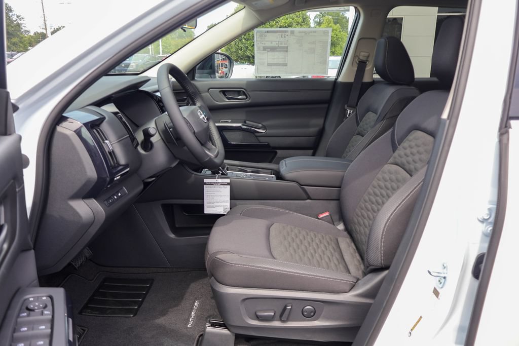 New 2026 Nissan Pathfinder SV w/ SV Premium Package FWD image 7