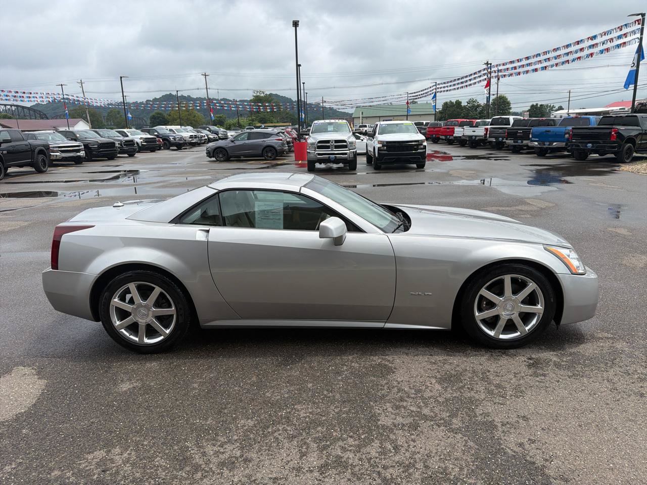 Used 2005 Cadillac XLR RWD image 19