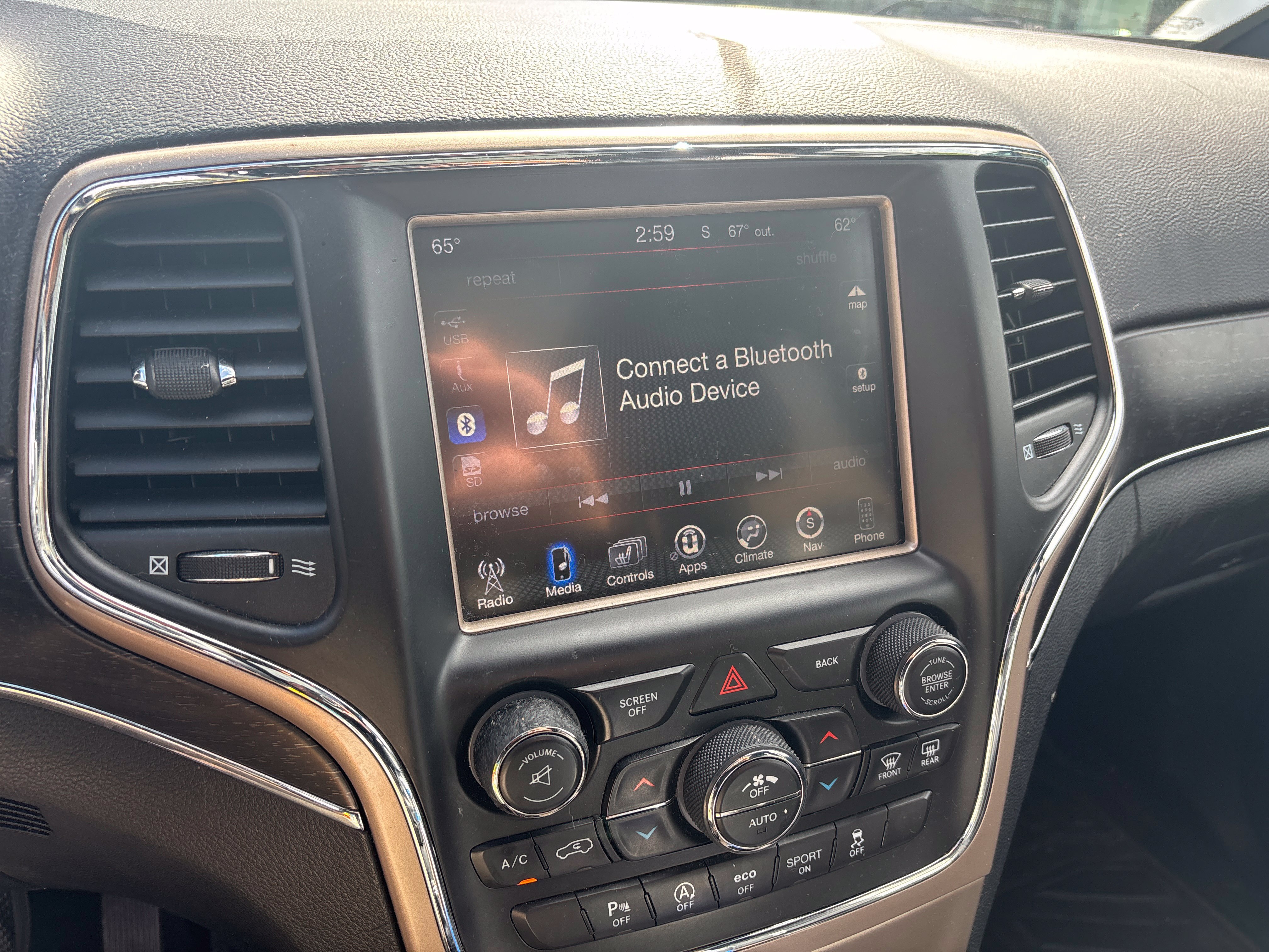 Used 2017 Jeep Grand Cherokee Limited w/ Luxury Group II AWD/4WD image 12