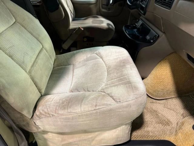 Used 2002 Chevrolet Express 1500 w/ LS Preferred Equipment Group RWD image 18