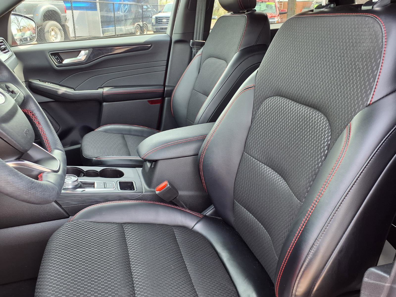 Used 2024 Ford Escape ST-Line w/ Tech Pack #1 AWD/4WD image 3