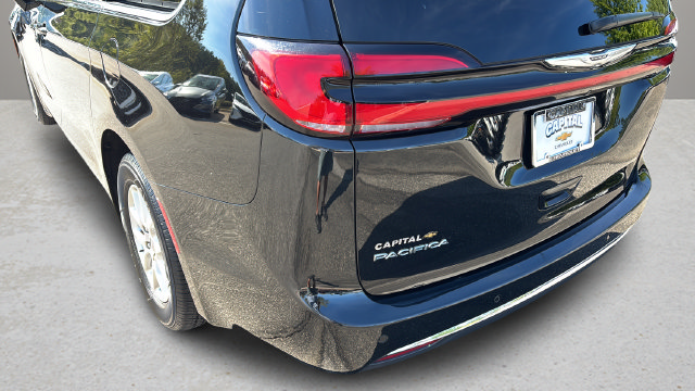 Used 2025 Chrysler Pacifica Select FWD image 43