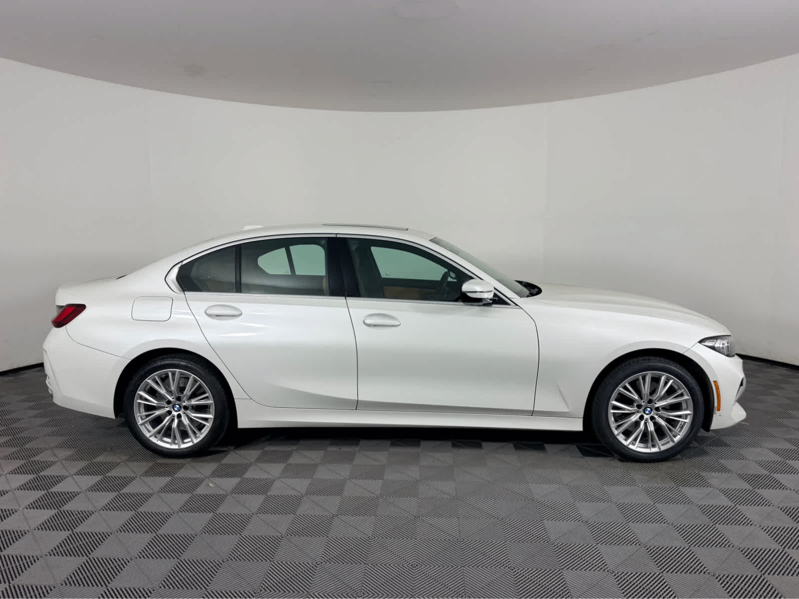 Used 2024 BMW 330i xDrive Sedan w/ Convenience Package AWD/4WD image 2