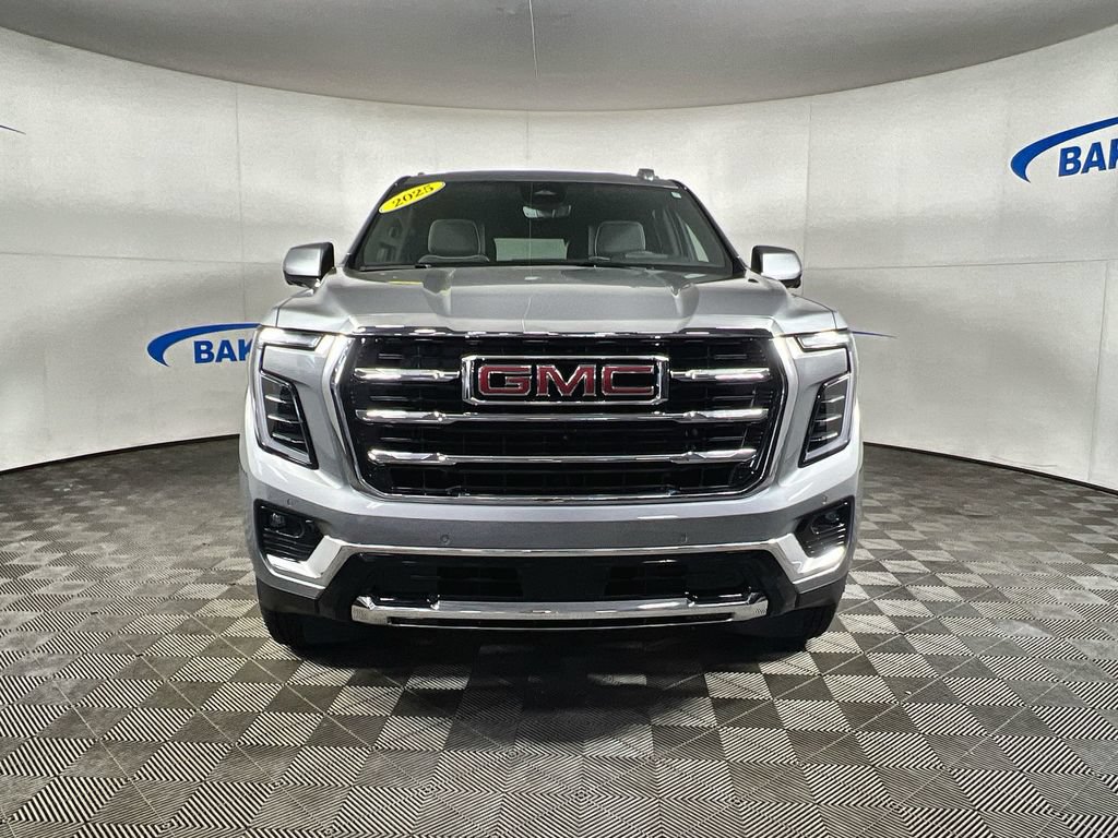 Used 2025 GMC Yukon Elevation w/ Elevation Premium Package AWD/4WD image 3