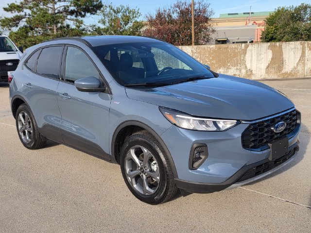 Used 2025 Ford Escape ST-Line Select AWD/4WD image 3