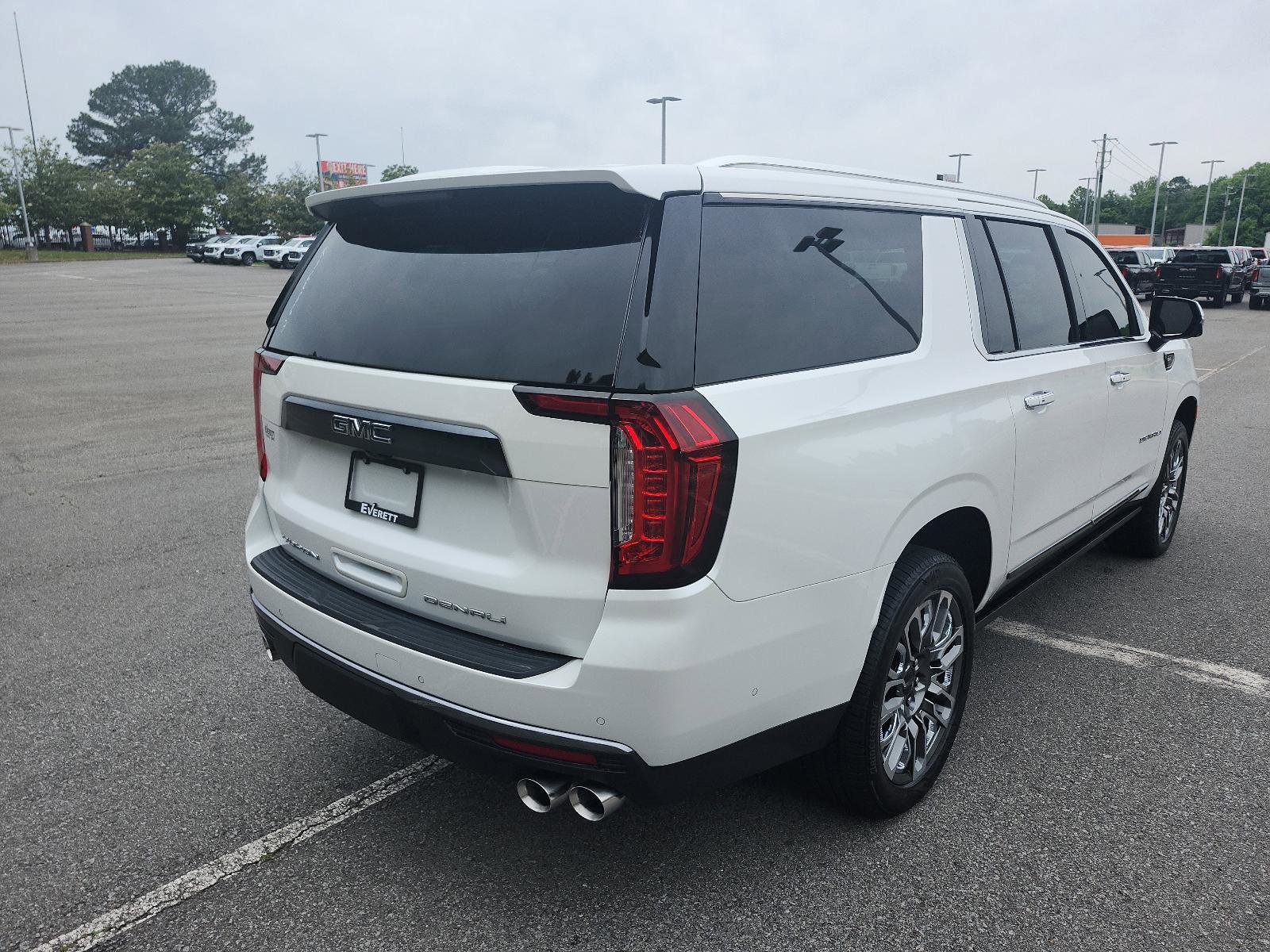 Certified 2023 GMC Yukon XL Denali Ultimate AWD/4WD image 3