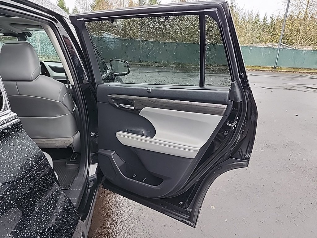 Used 2021 Toyota Highlander Platinum image 53
