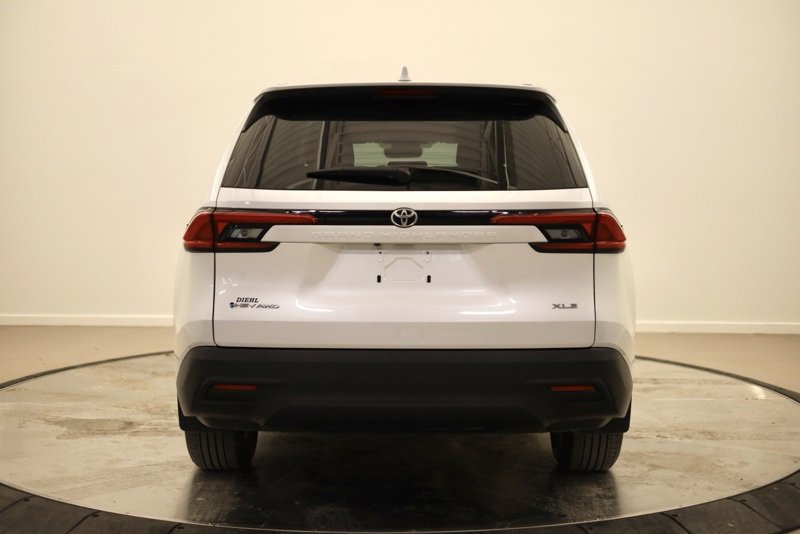 Certified 2024 Toyota Grand Highlander XLE image 4