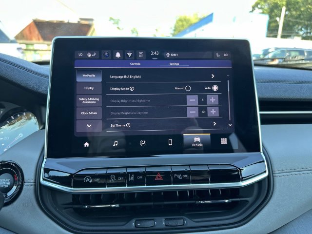 Certified 2024 Jeep Compass Limited w/ Sun and Sound Group AWD/4WD image 38