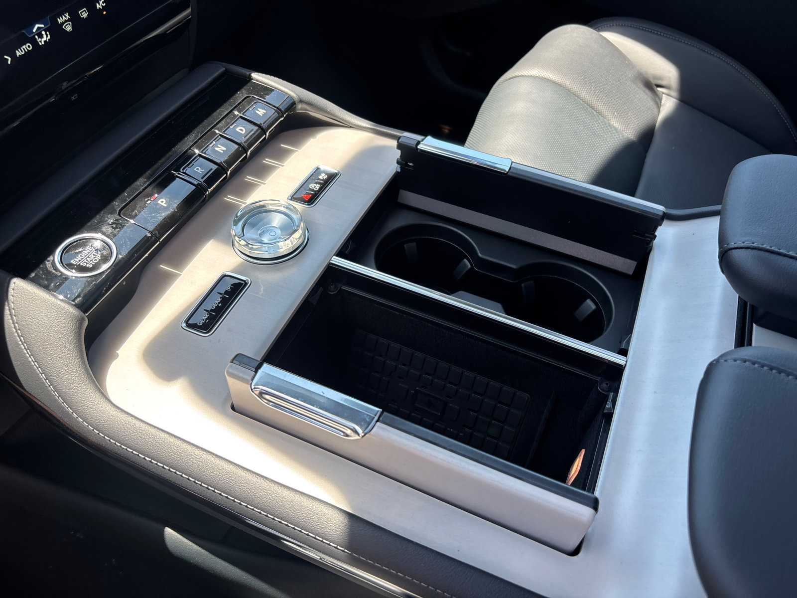 New 2026 Lincoln Navigator Reserve w/ Jet Appearance Package AWD/4WD image 23