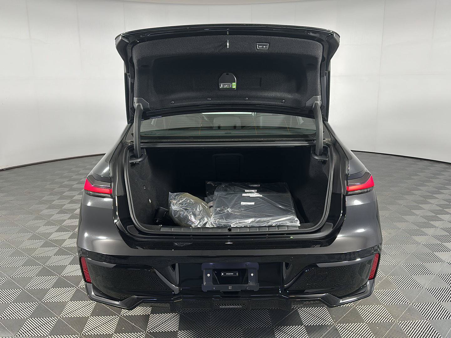 New 2026 BMW i7 xDrive60 w/ Executive Package AWD/4WD image 22