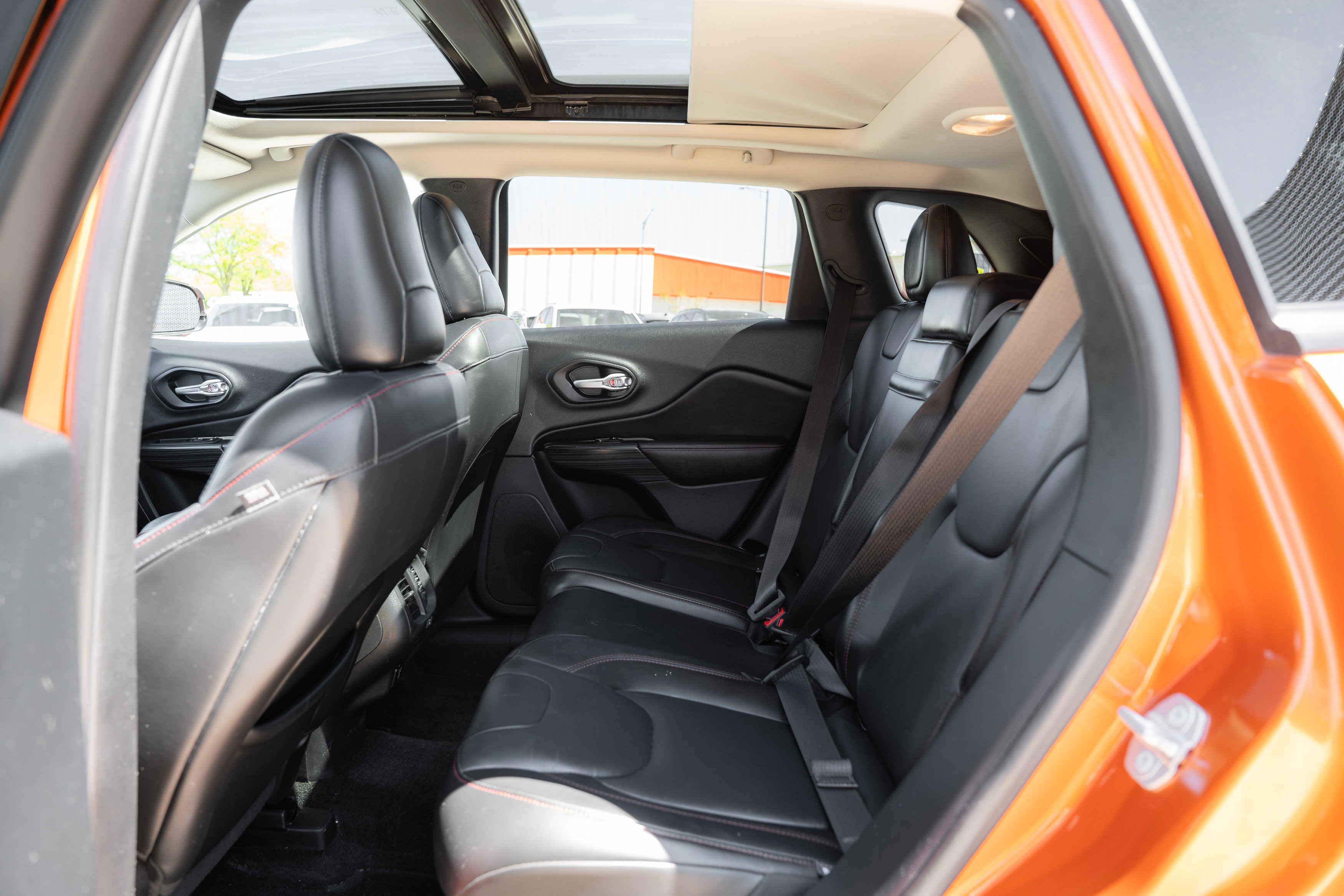 Used 2016 Jeep Cherokee Trailhawk w/ Comfort/Convenience Group AWD/4WD image 23