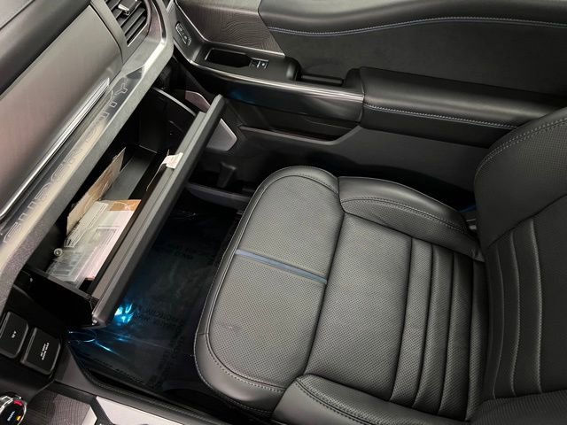 Used 2025 Ford F450 Platinum w/ FX4 Off-Road Package image 37