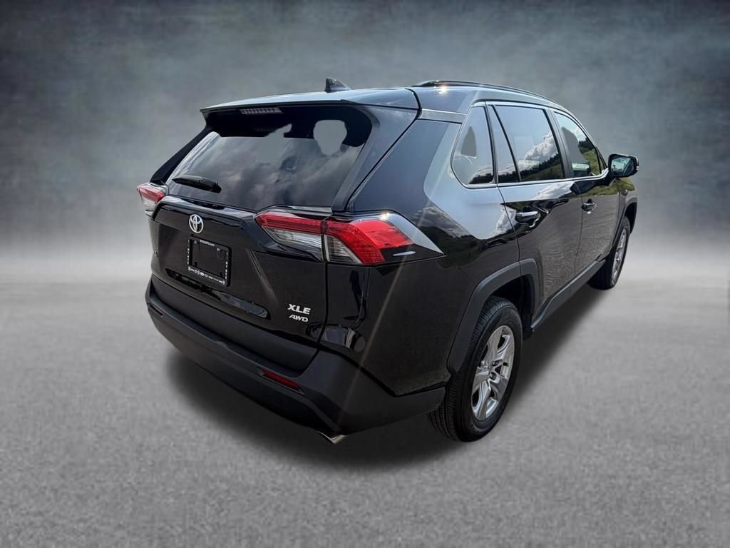 Used 2025 Toyota RAV4 XLE AWD/4WD image 5