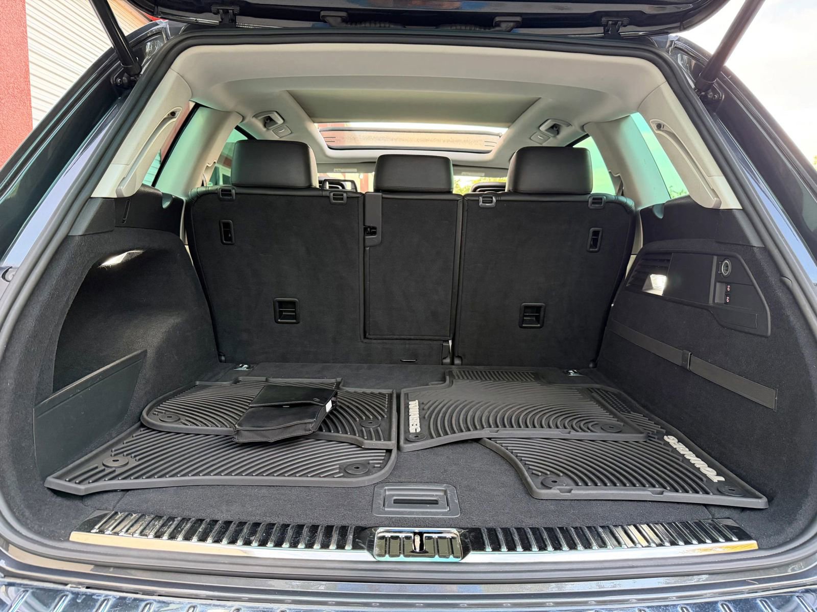 Used 2012 Volkswagen Touareg Sport AWD/4WD image 79