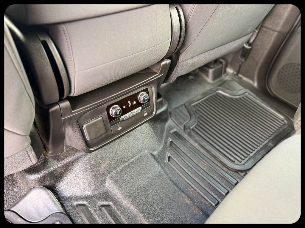 Used 2021 Chevrolet Suburban 2WD image 28