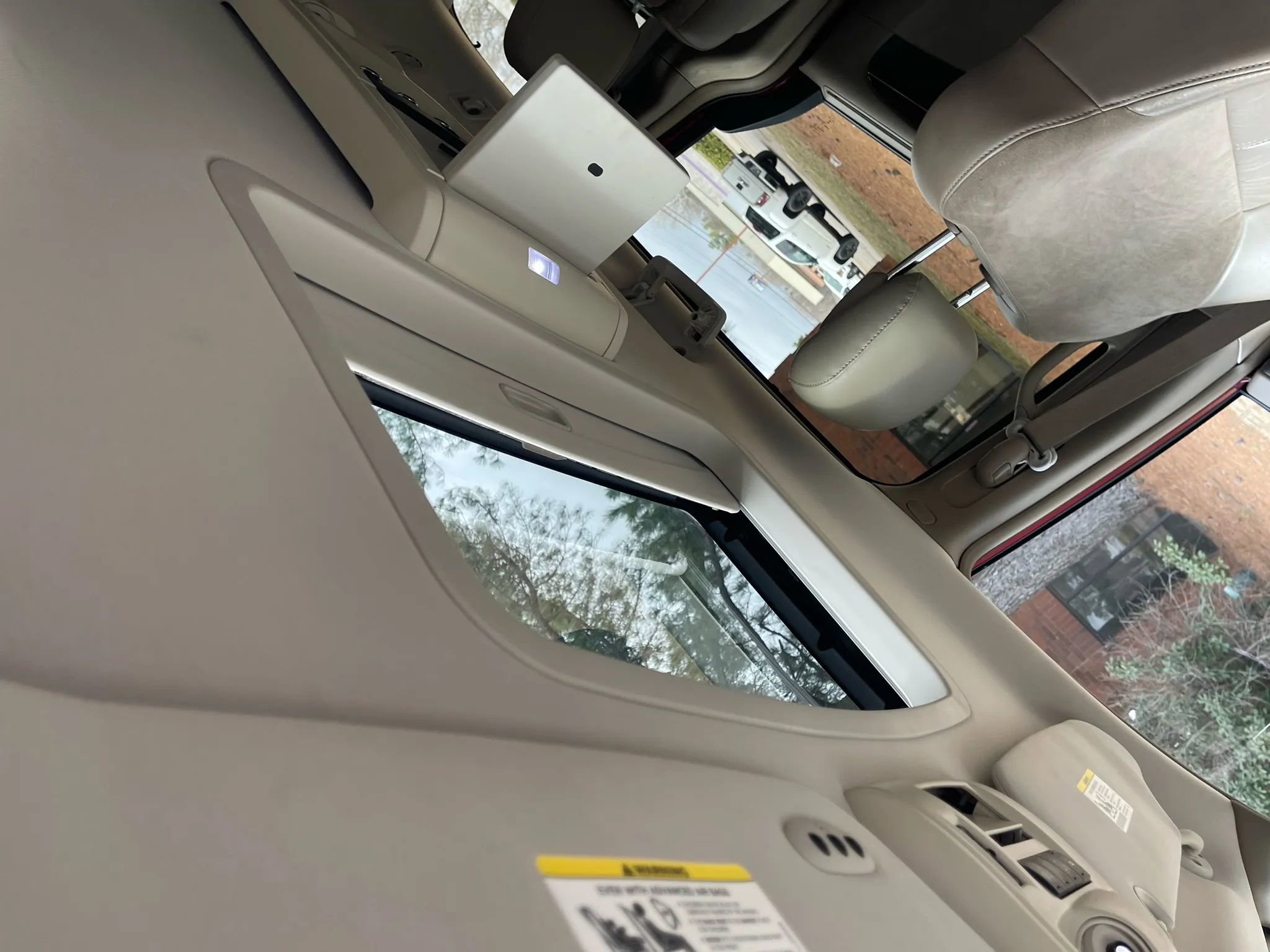 Used 2014 Chrysler Town & Country Limited w/ Luxury Group image 21