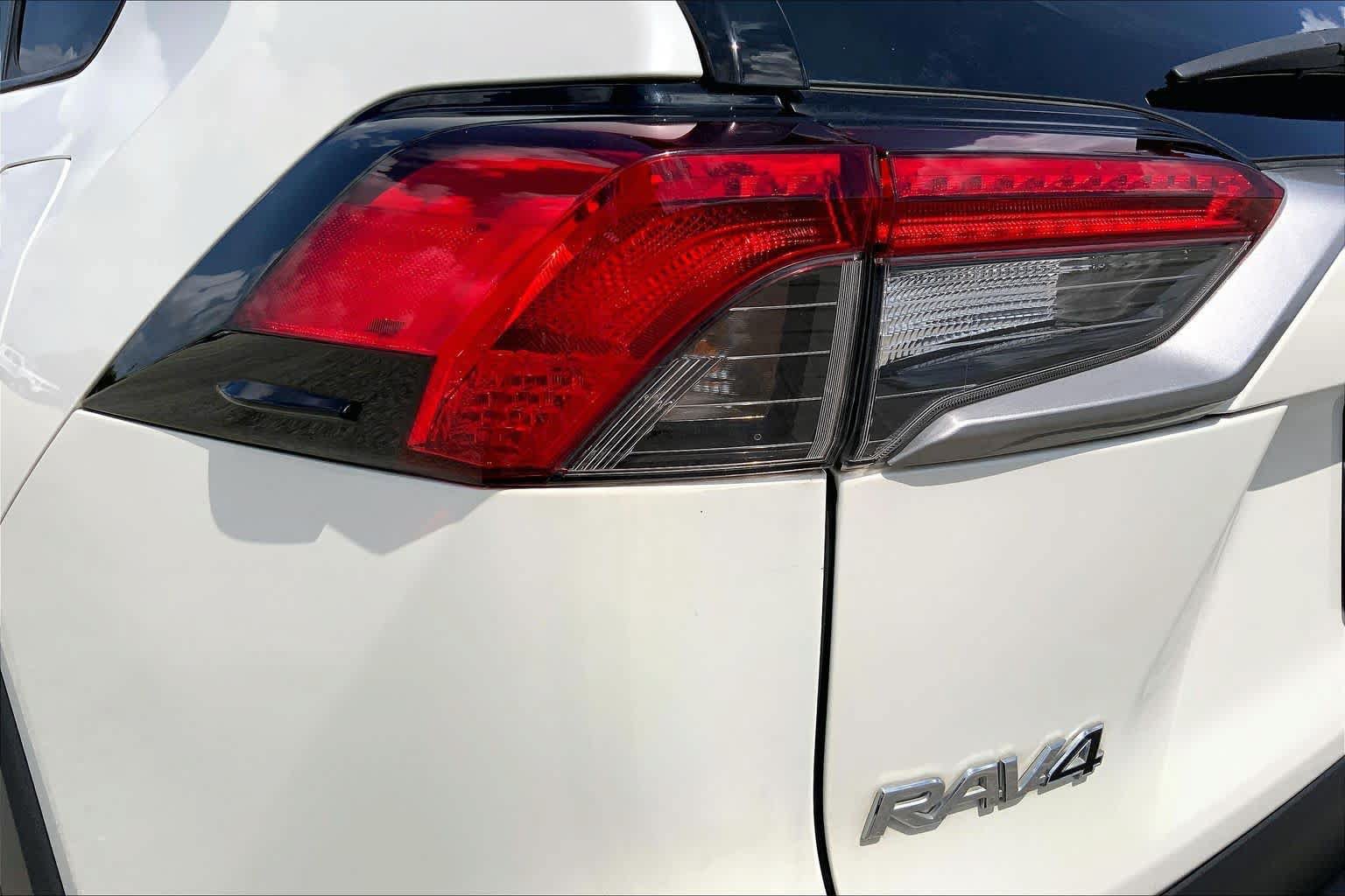 Used 2022 Toyota RAV4 Limited AWD/4WD image 28
