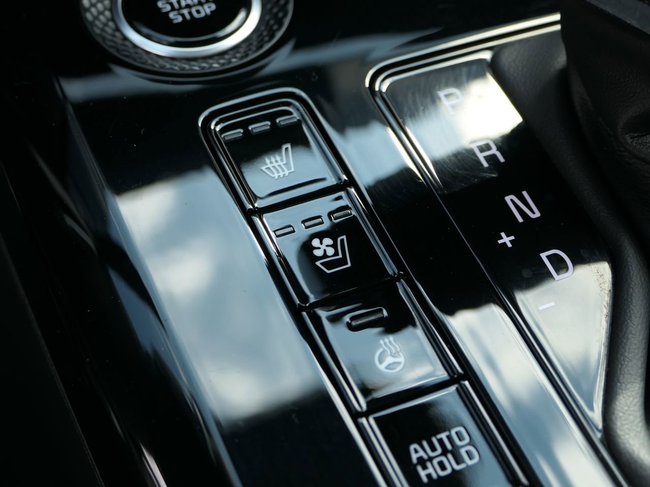 Used 2023 Kia Niro SX Touring image 21