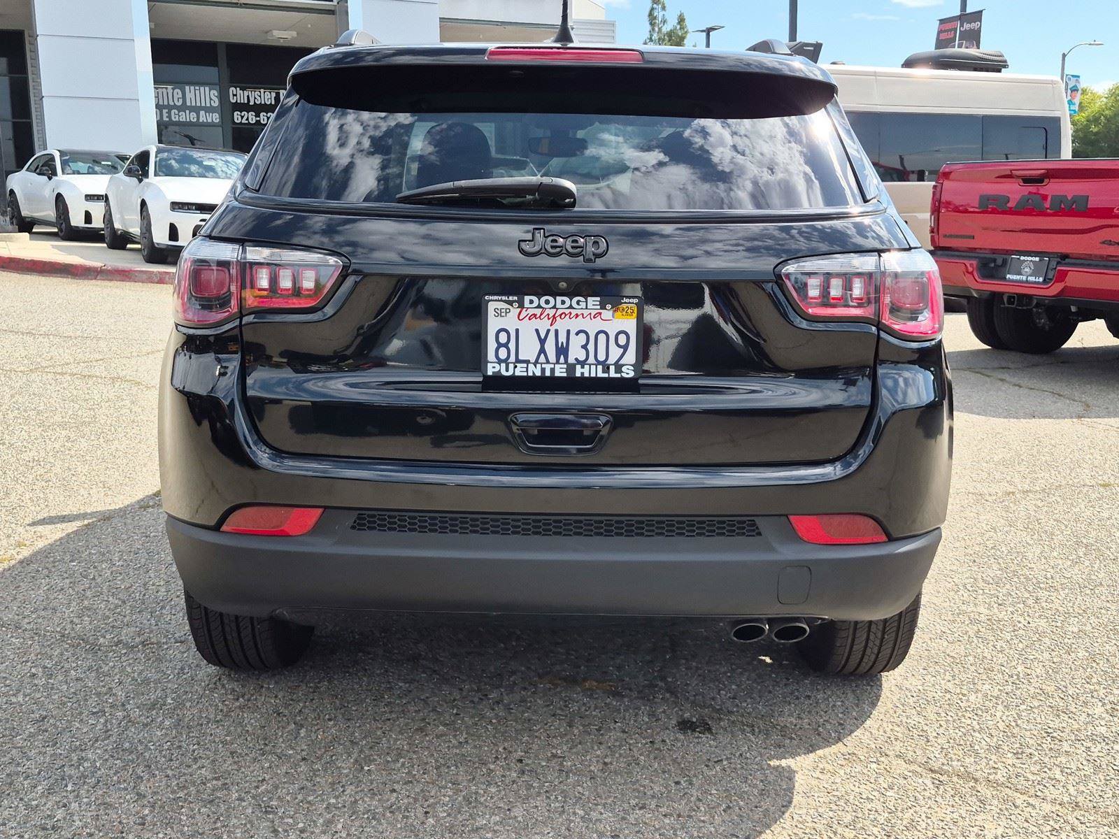 Used 2019 Jeep Compass Latitude FWD image 5