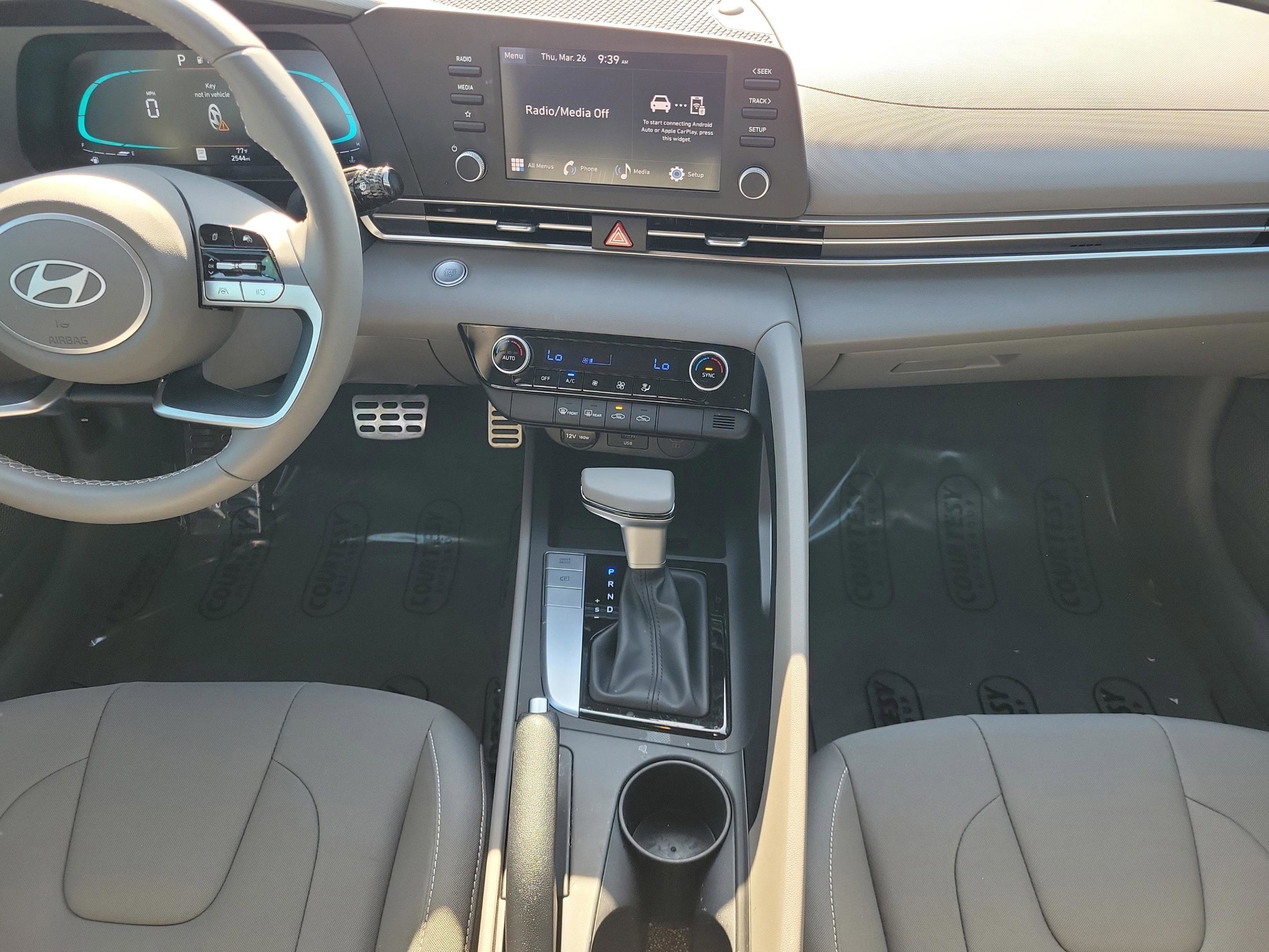 Certified 2025 Hyundai Elantra Sport image 15