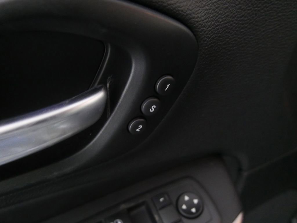 Used 2022 Jeep Cherokee Limited AWD/4WD image 19