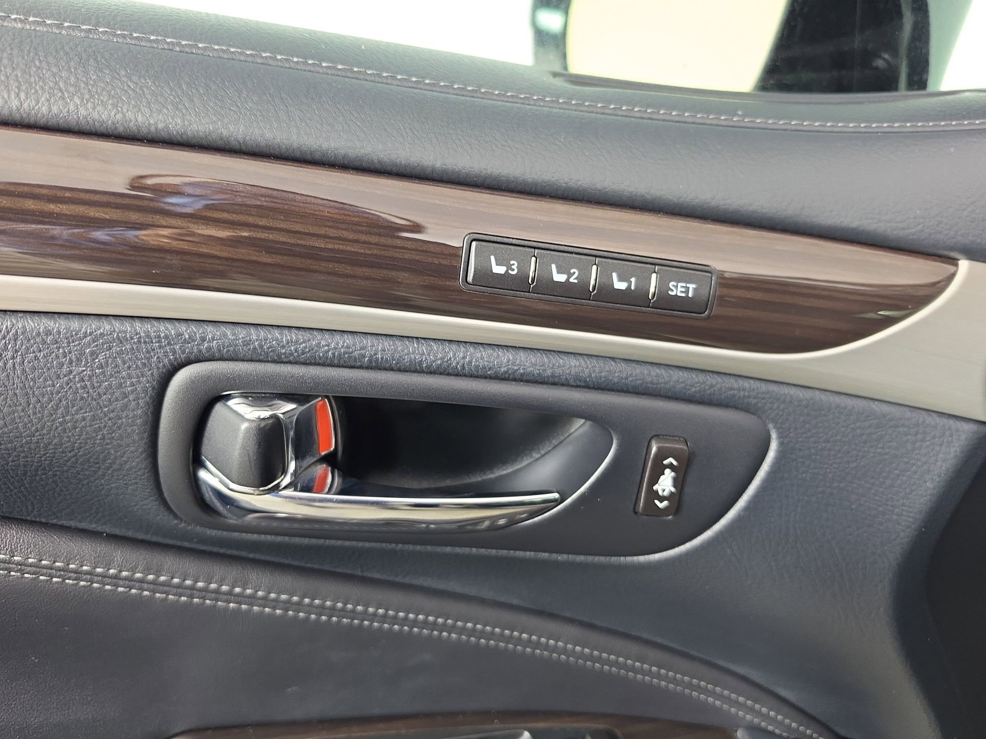 Used 2014 Lexus LS 460 w/ Comfort Package RWD image 19