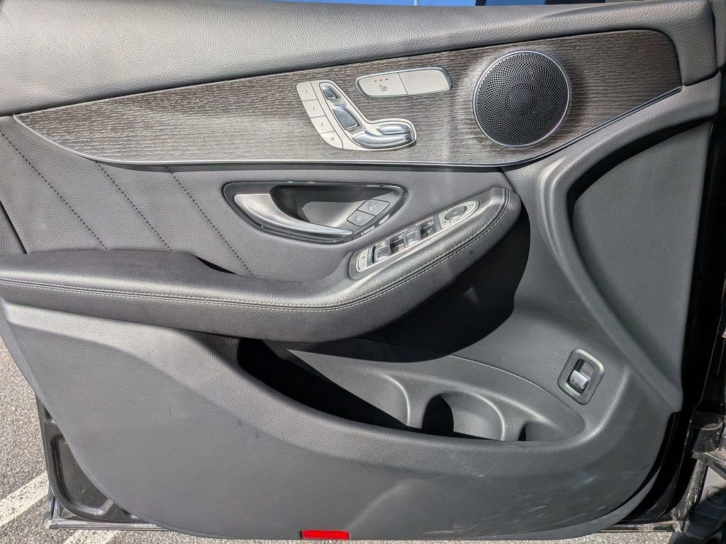 Used 2022 Mercedes-Benz GLC 300 4MATIC image 9