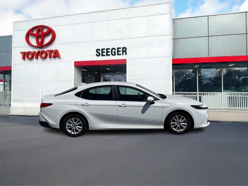 Used 2025 Toyota Camry LE image 2