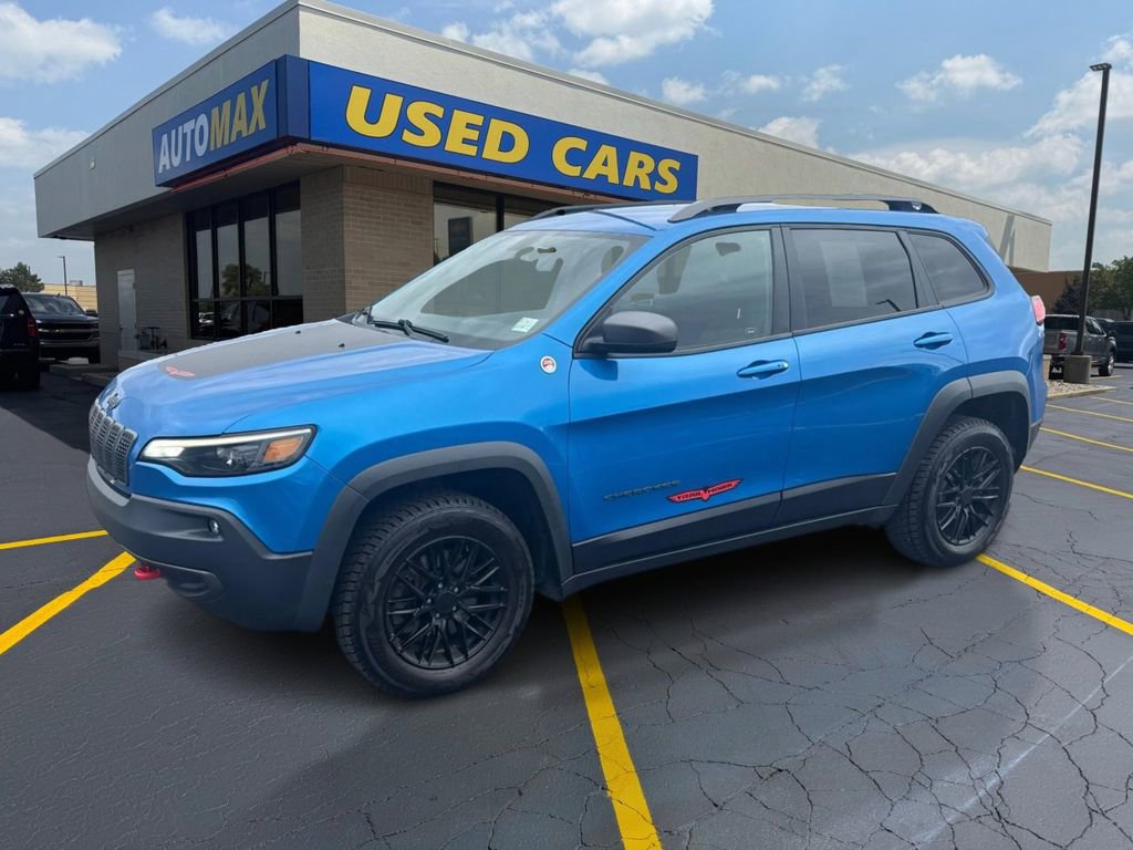 Used 2019 Jeep Cherokee Trailhawk w/ Cold Weather Group AWD/4WD image 1