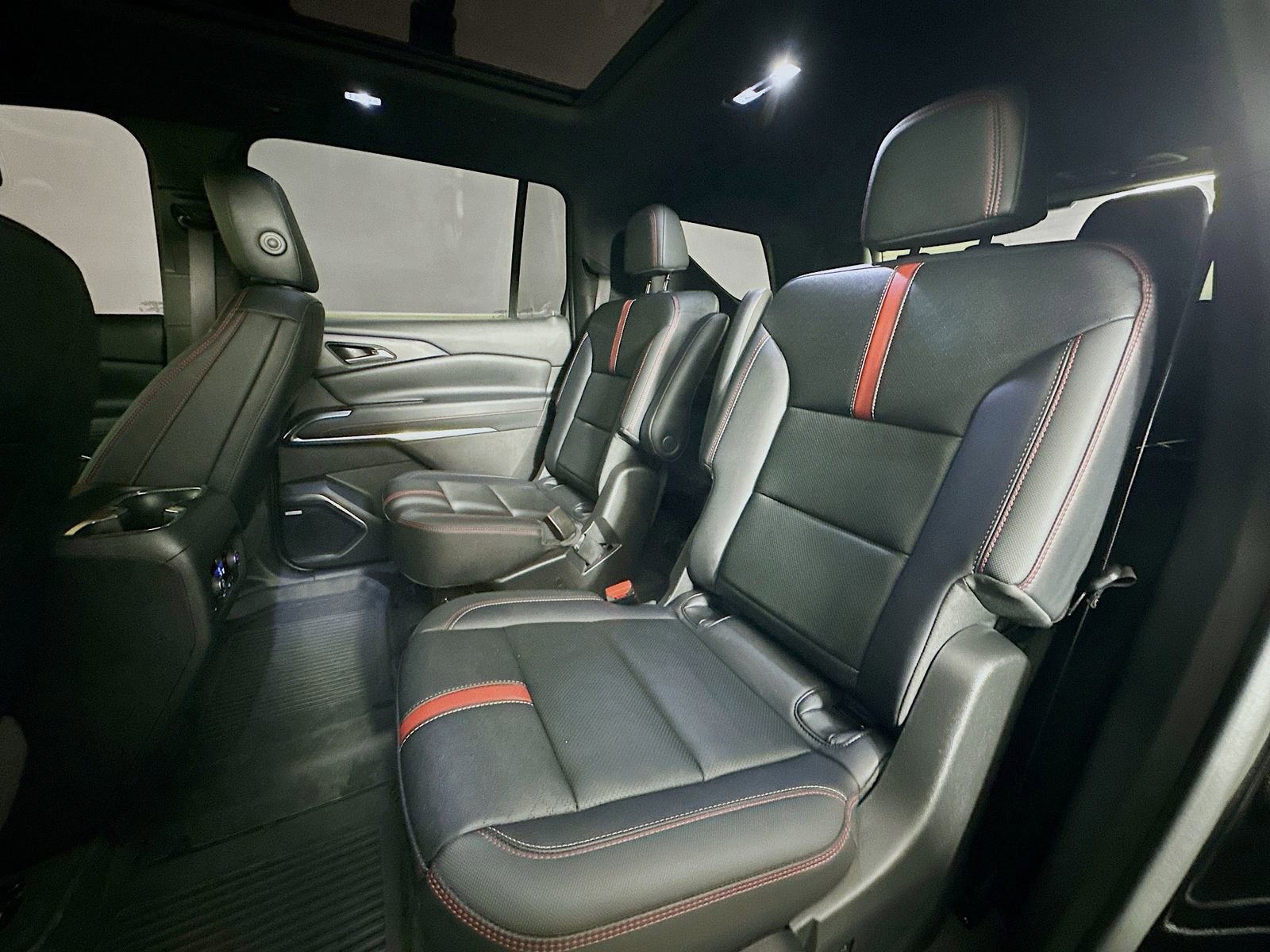 Used 2025 Chevrolet Traverse RS image 27